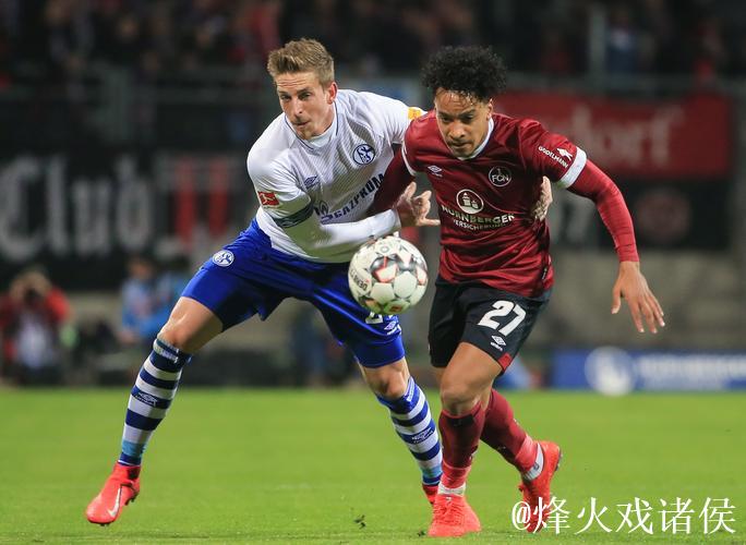 沙尔克球迷主场热情迎接纽伦堡俱乐部，彰显两队深厚情谊